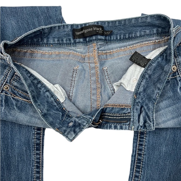 Two pairs of jeans juniors  rue 21 sizes 5/6 R - Picture 3 of 6